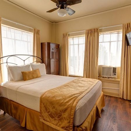 The Faust Hotel New Braunfels Exterior photo